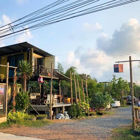 Beach Box Resort At Rimlay Rayong Exteriör bild