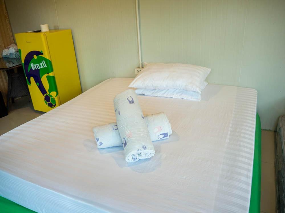 Beach Box Resort At Rimlay Rayong Exteriör bild