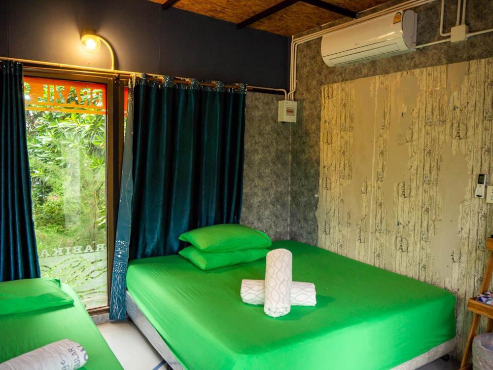 Beach Box Resort At Rimlay Rayong Exteriör bild