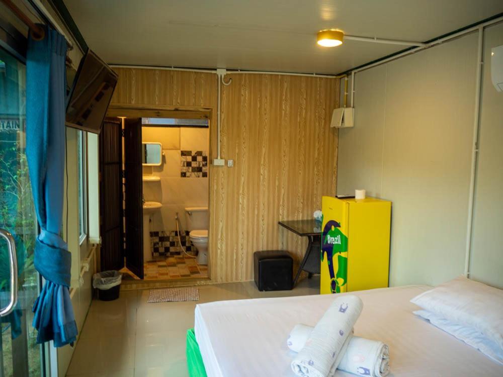 Beach Box Resort At Rimlay Rayong Exteriör bild