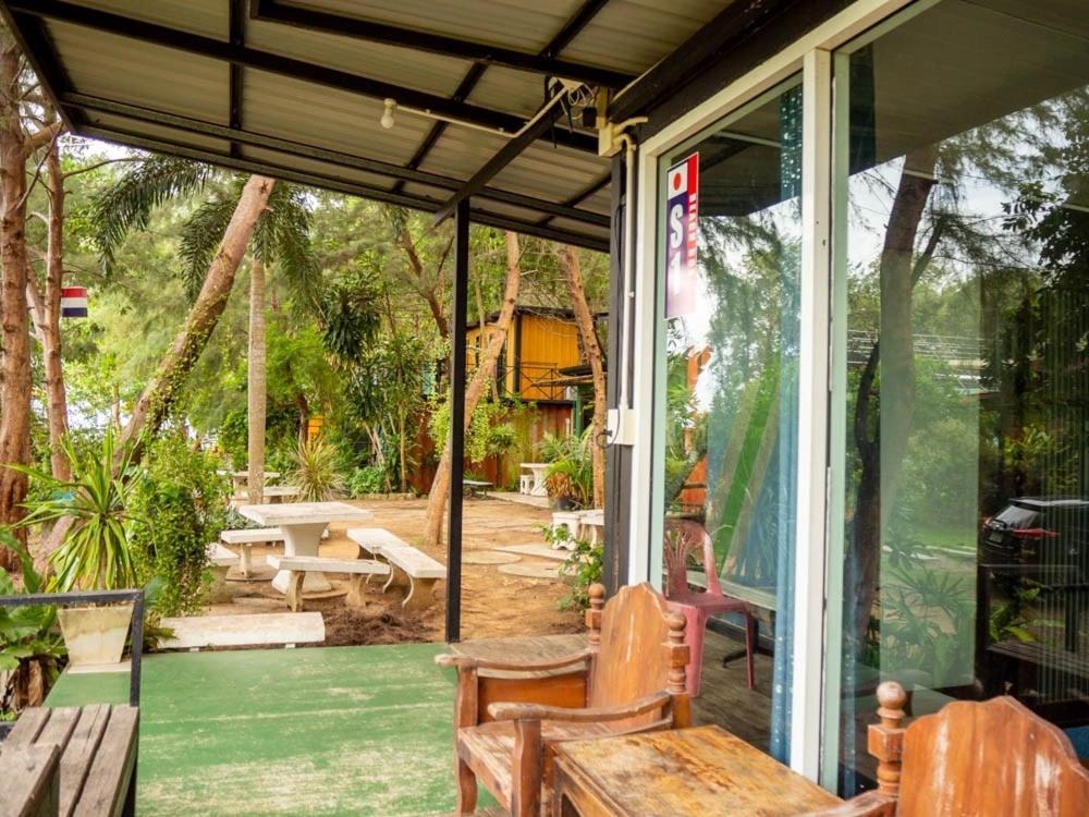 Beach Box Resort At Rimlay Rayong Exteriör bild