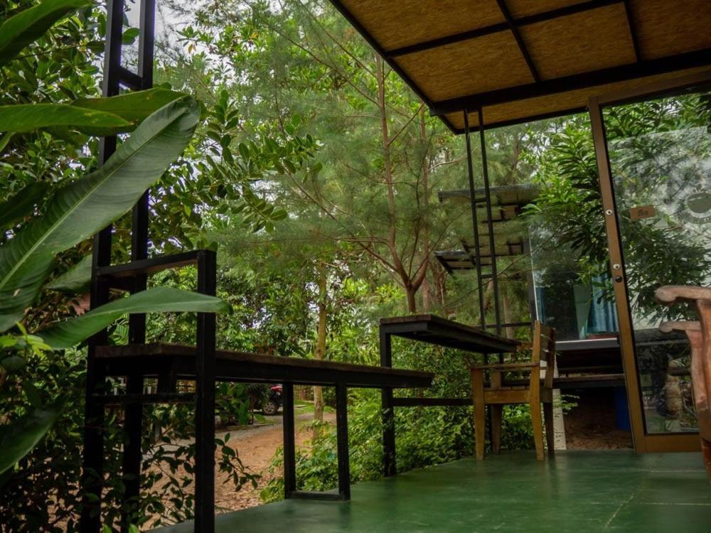 Beach Box Resort At Rimlay Rayong Exteriör bild