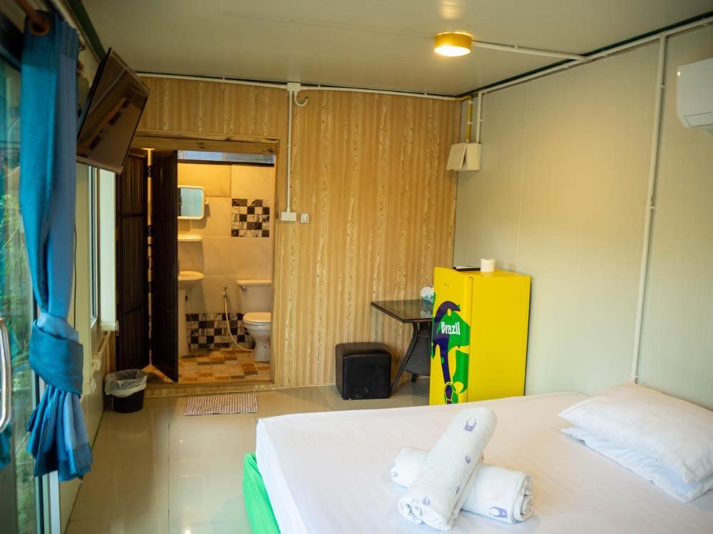Beach Box Resort At Rimlay Rayong Exteriör bild