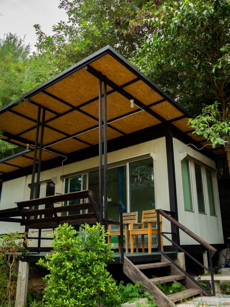 Beach Box Resort At Rimlay Rayong Exteriör bild