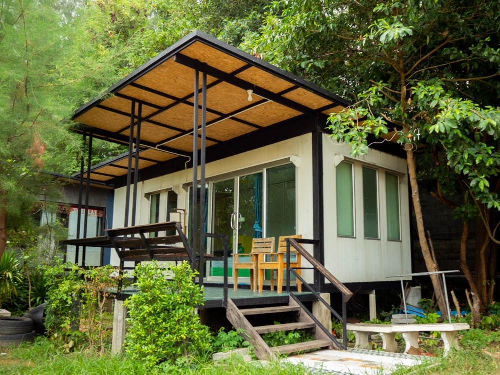 Beach Box Resort At Rimlay Rayong Exteriör bild