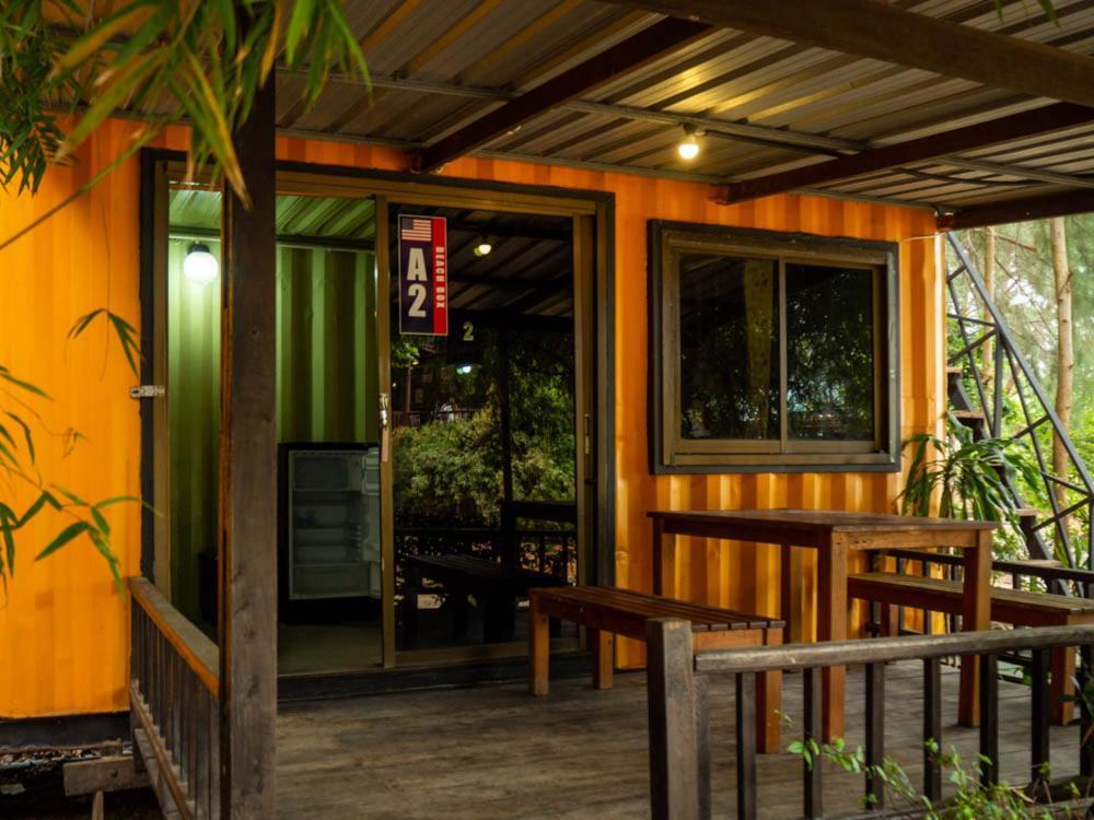 Beach Box Resort At Rimlay Rayong Exteriör bild